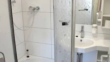 Chambre Double | Salle de bain | Serviettes fournies