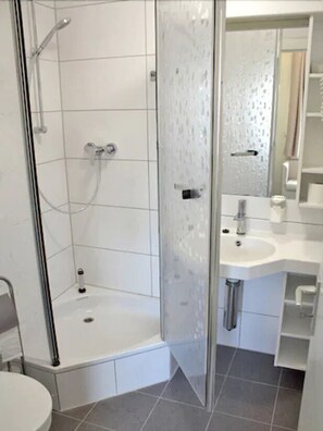 Basic-Doppelzimmer | Badezimmer | Handtücher