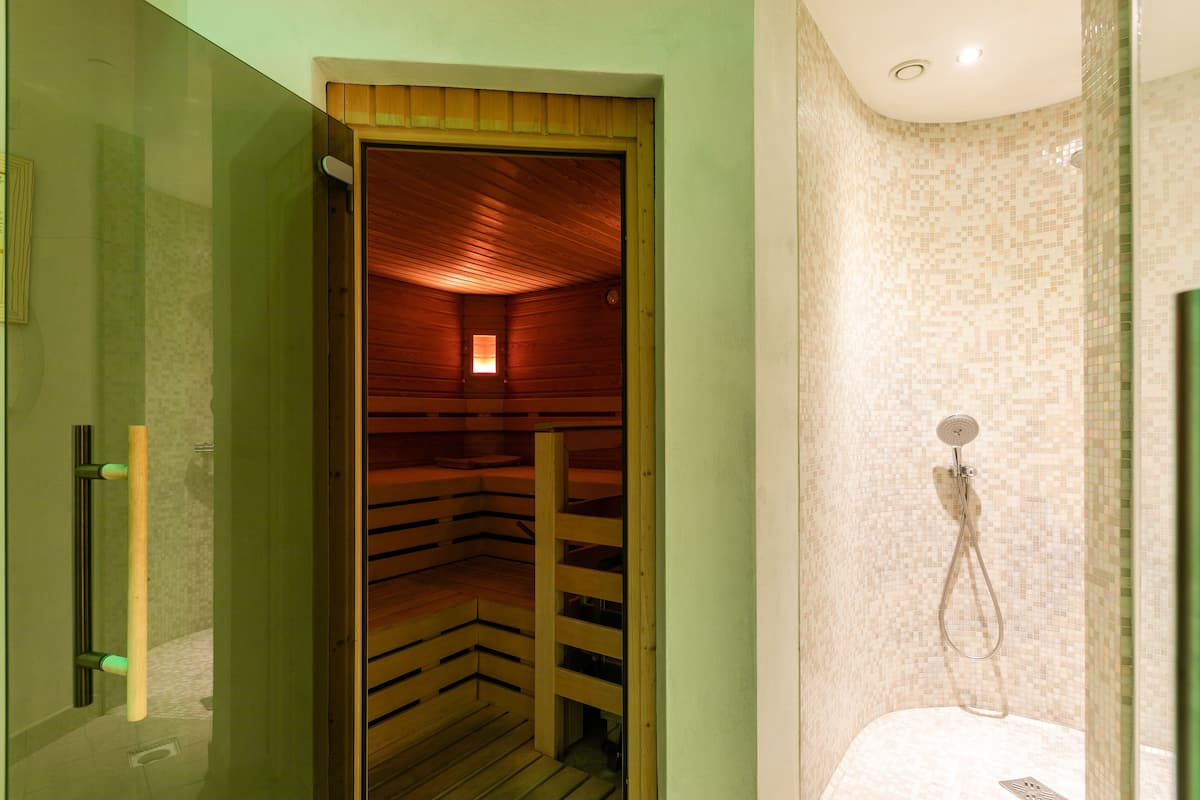 sauna, hot tub, steam room, massages