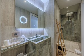 Camera Matrimoniale Panoramic Luxury, Vista Lago | Pengeskab på værelset, gratis Wi-Fi, sengetøj