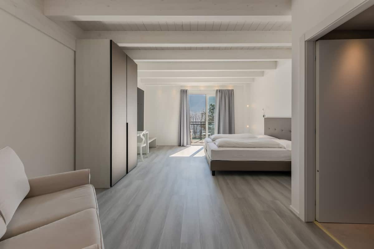 deluxe double or twin room, lake view | 1 bedroom, in-room safe, cots/infant beds, free wifi