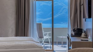 Camera Matrimoniale Panoramic Luxury, Vista Lago | ตู้นิรภัยในห้องพัก, Wi-Fi ฟรี, ผ้าปูที่นอน