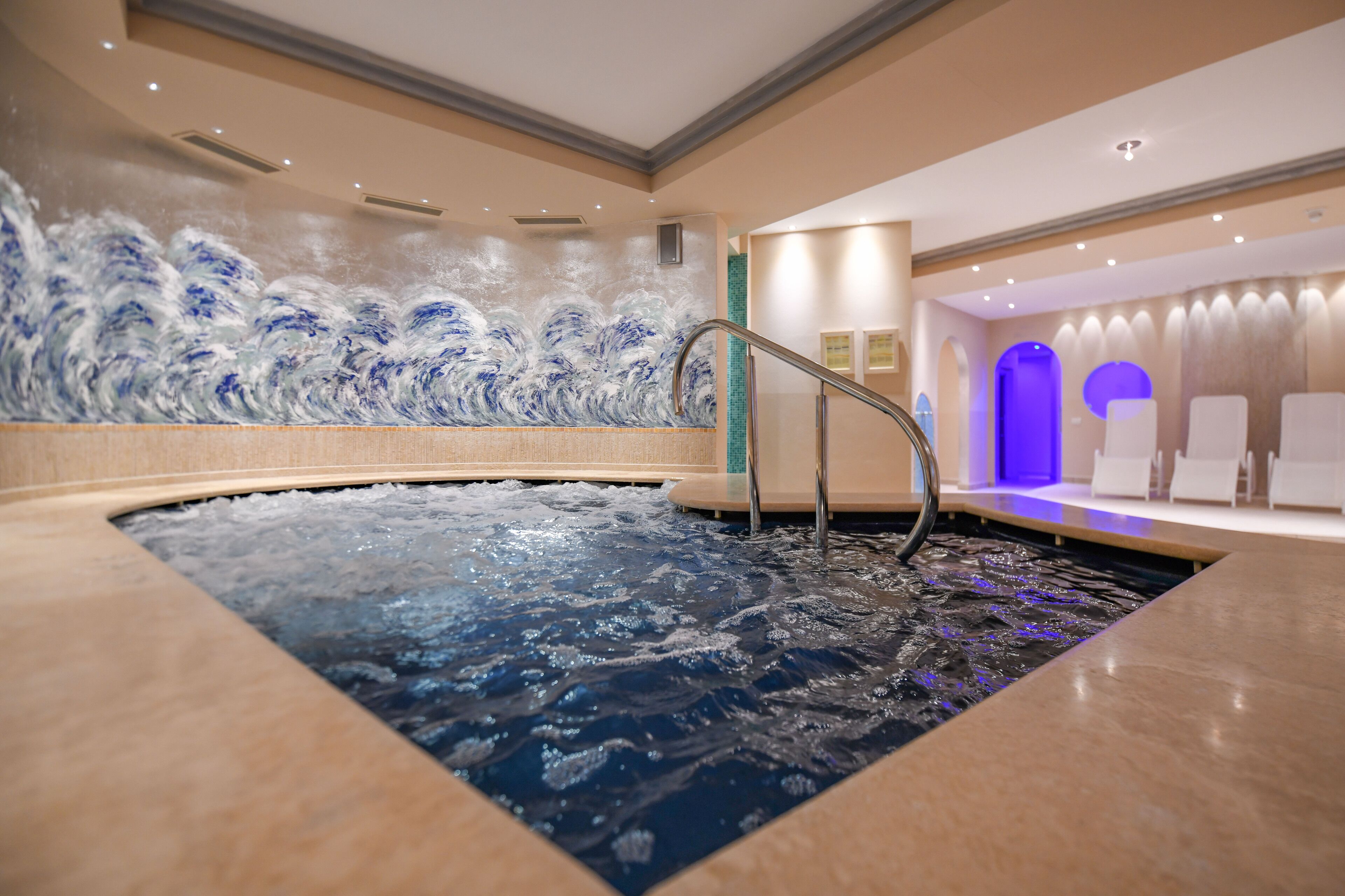 sauna, hot tub, steam room, massages