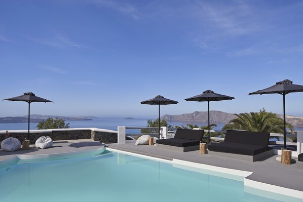 Seasonal outdoor pool, pool umbrellas