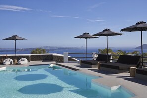 Seasonal outdoor pool, pool umbrellas