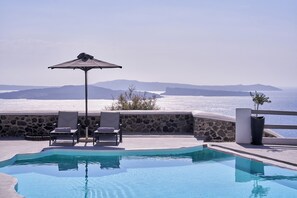 Seasonal outdoor pool, pool umbrellas, sun loungers