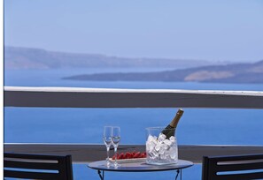 Family Suite with Caldera View | Vistas desde la habitación