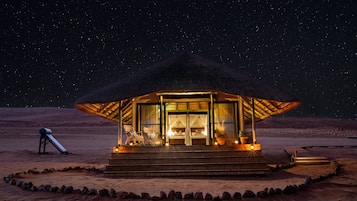 Caja de seguridad en la habitación, wifi gratis y ropa de cama