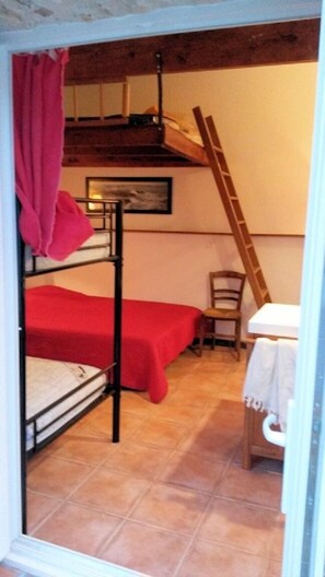 Quarto família | Individualmente decorados, individualmente mobiliados