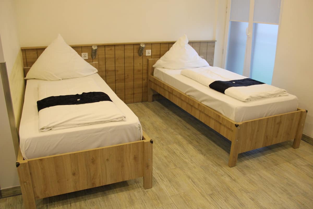 1 bedroom, in-room safe, desk, blackout curtains