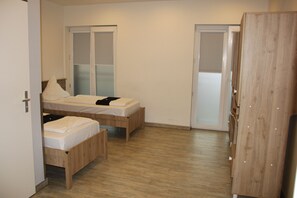 Coffres-forts dans les chambres, bureau, rideaux occultants