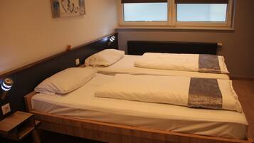 ห้องดับเบิล | ตู้นิรภัยในห้องพัก, โต๊ะทำงาน, ผ้าม่านกันแสง, เปล/เตียงเด็กอ่อน (ฟรี)