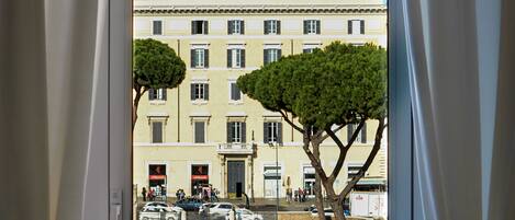 Deluxe Room, City View (1) | City view