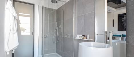 Deluxe Room, City View (1) | Egyptian cotton sheets, premium bedding, memory-foam beds