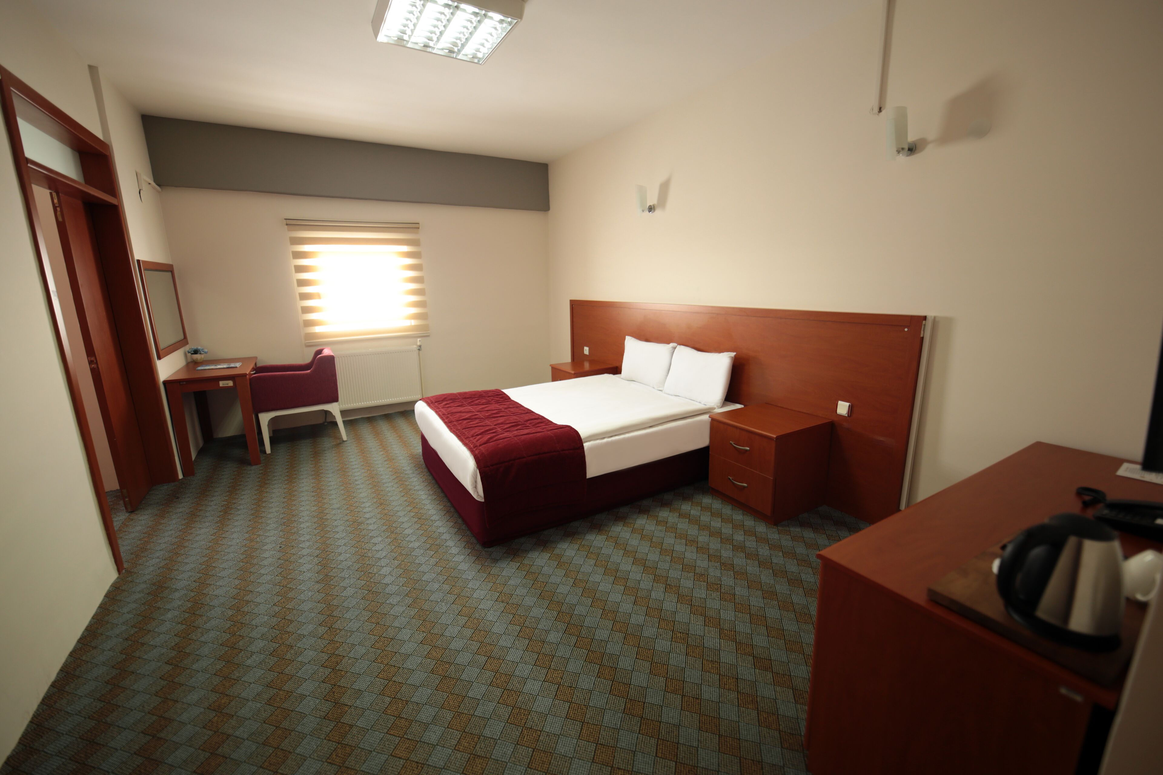 standard room | minibar, in-room safe, free wifi