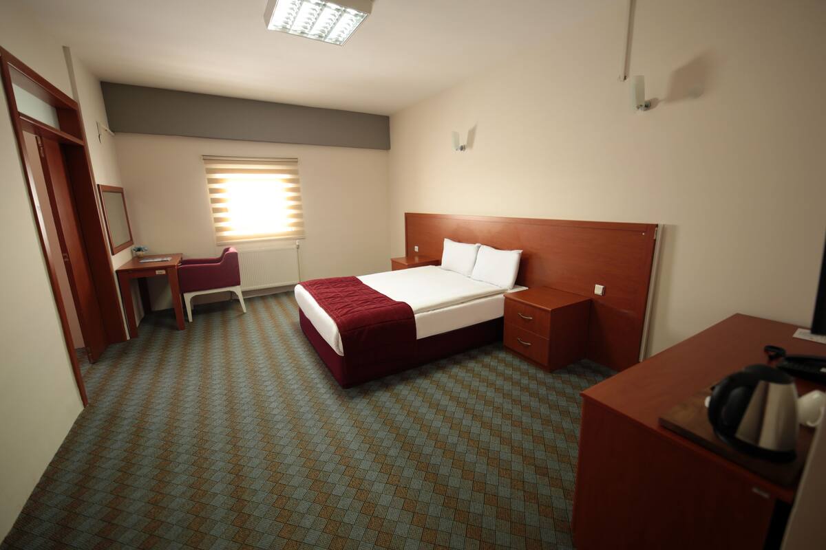 standard room | minibar, in-room safe, free wifi