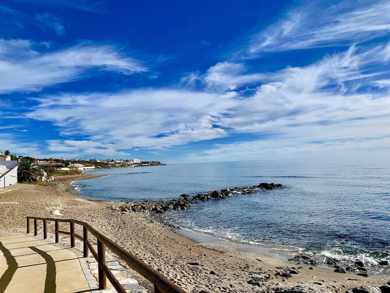 Una spiaggia nelle vicinanze