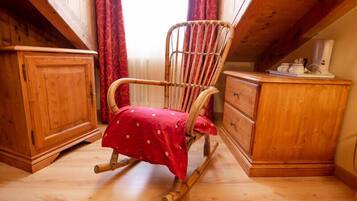 Dobbeltrom – classic | Minibar, individuelt dekorert, skrivebord og blendingsgardiner