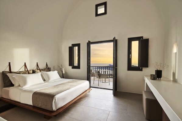 Deluxe Double Room | In-room safe, laptop workspace, blackout drapes, soundproofing - Orama Hotel & Spa (Santorini)