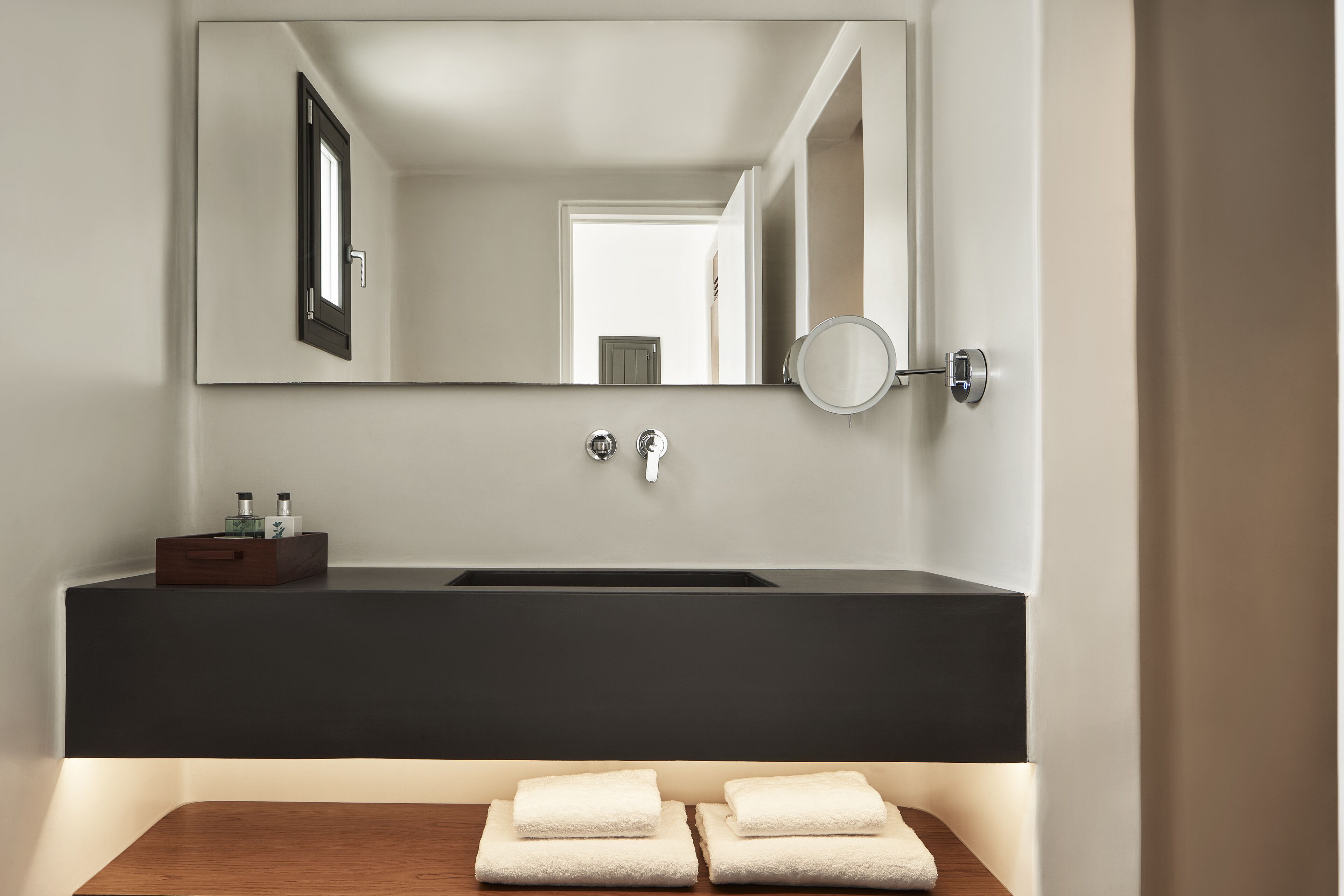 shower, rainfall showerhead, free toiletries, hair dryer