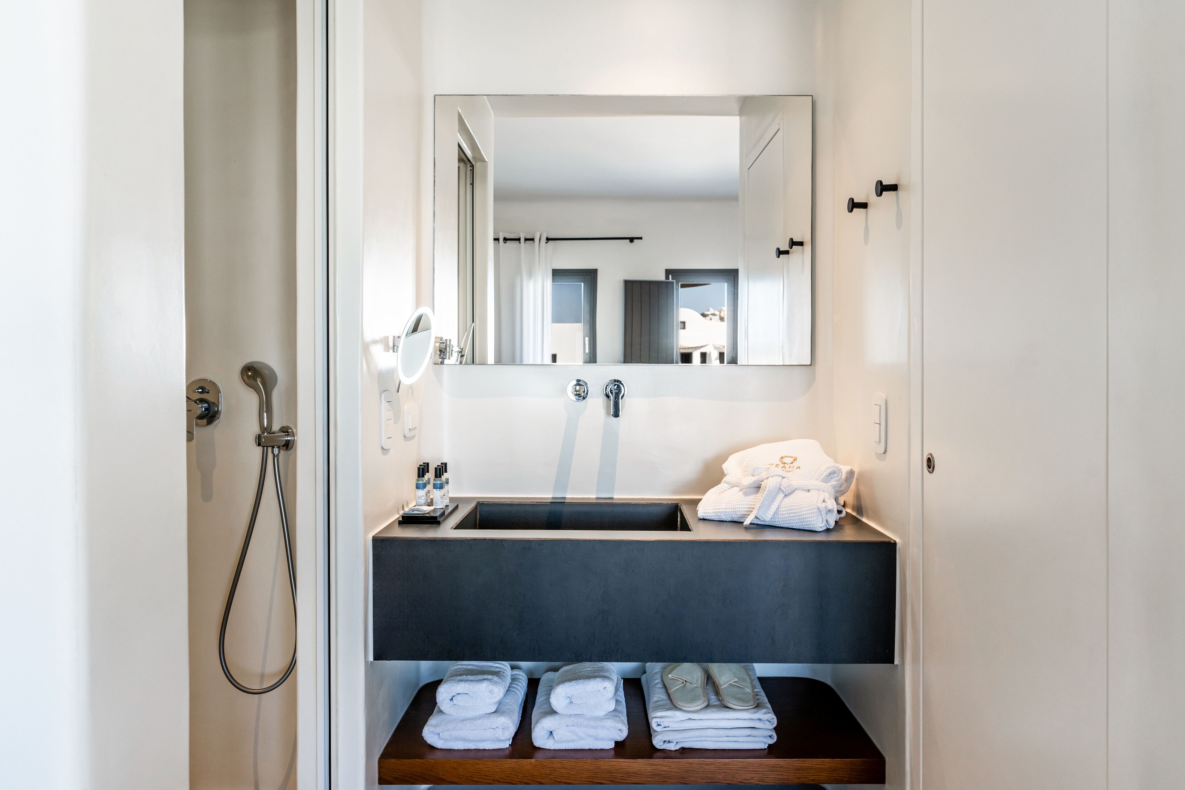 shower, rainfall showerhead, free toiletries, hair dryer