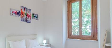 2 habitaciones, tabla de planchar con plancha, wifi y ropa de cama