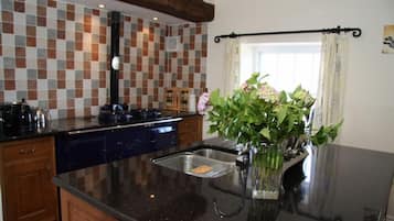 Kühlschrank, Ofen, Geschirrspüler, Wasserkocher