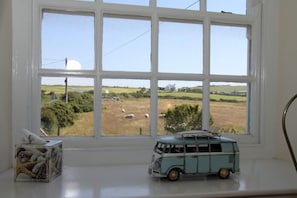 House | 5 bedrooms, iron/ironing board, bed sheets