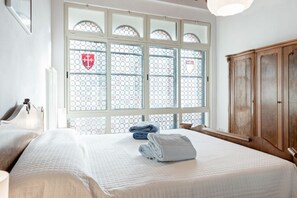 3 bedrooms, desk, iron/ironing board, WiFi