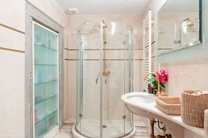 Bathtub, hair dryer, bidet, shampoo
