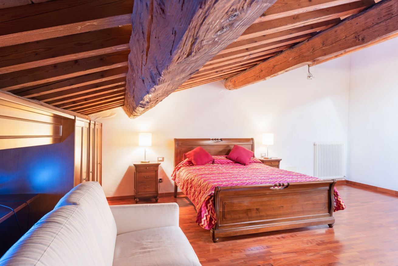 3 bedrooms, desk, iron/ironing board, WiFi
