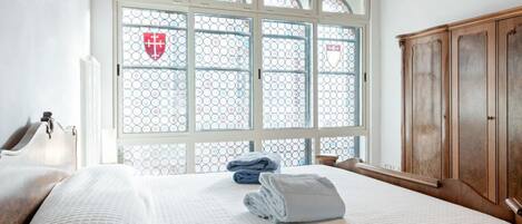 3 bedrooms, desk, iron/ironing board, WiFi