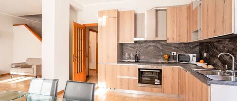 Micro-ondes, four, plaque de cuisson, lave-vaisselle