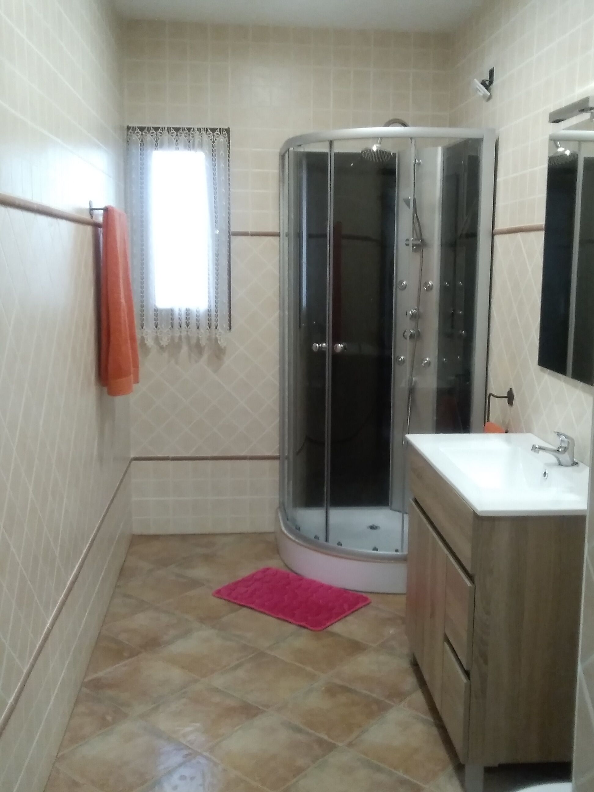 Een douche, handdoeken