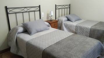 6 chambres, fer et planche Ă repasser, Wi-Fi, draps fournis