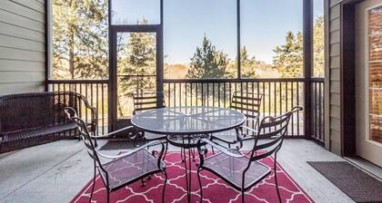 Stonebridge Golf Front Condo with Outdoor Pool near 76 Strip and Silver Dollar C