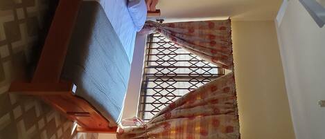 2 makuuhuonetta, silitysrauta/-lauta, Wi-Fi, vuodevaatteet