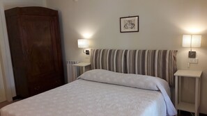 Habitación doble clásica | Insonorización, wifi gratis y ropa de cama