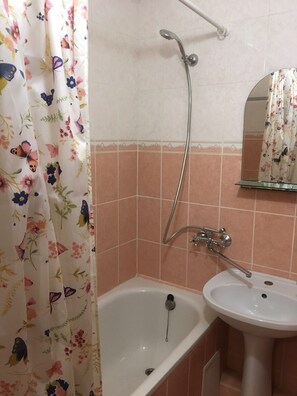 Apartment | Bathroom | Combined shower/bathtub, hair dryer, towels, soap - OK Apartment (Kyiv)