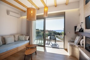 Smart TV, fireplace, table tennis, books - Villa Theano, walk to the beach w/ Libyan Sea view (Rethymno)