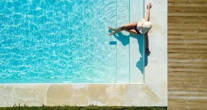 Villa Theano avec vue sur la mer, piscine chauffée à l'eau salée et à distance de marche de la plage