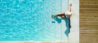 Villa Theano avec vue sur la mer, piscine chauffée à l'eau salée et à distance de marche de la plage