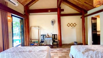 Chambre Familiale, vue piscine