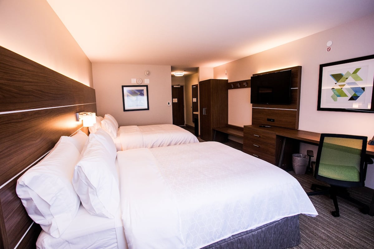 In-room safe, desk, laptop workspace, blackout drapes