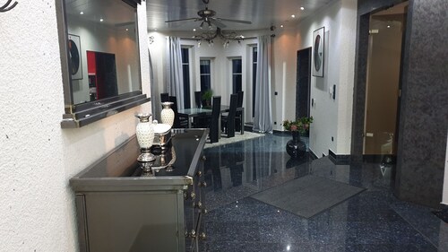 Villa moderne et spacieuse de 246 m² 8,5 pièces, cheminée à foyer ouvert jusqu'à 13 lits