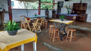 Outdoor dining - Hostel, Fishing and Camping (Paraguaçu)