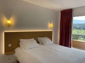 Egyptian cotton sheets, premium bedding, pillow-top beds - Golf & Résidence de Nîmes Vacquerolles (Nîmes)