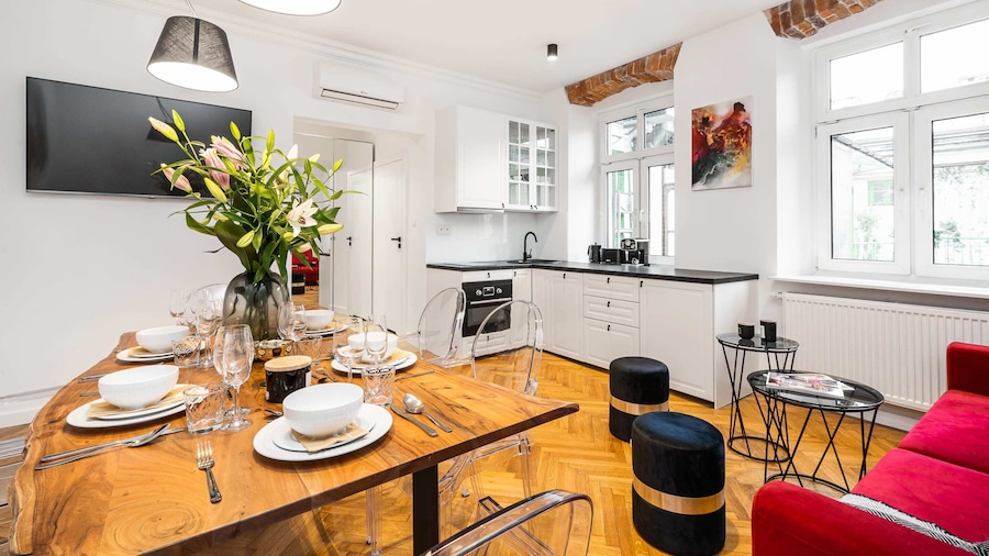 Main Square Apartments - LoftAffair