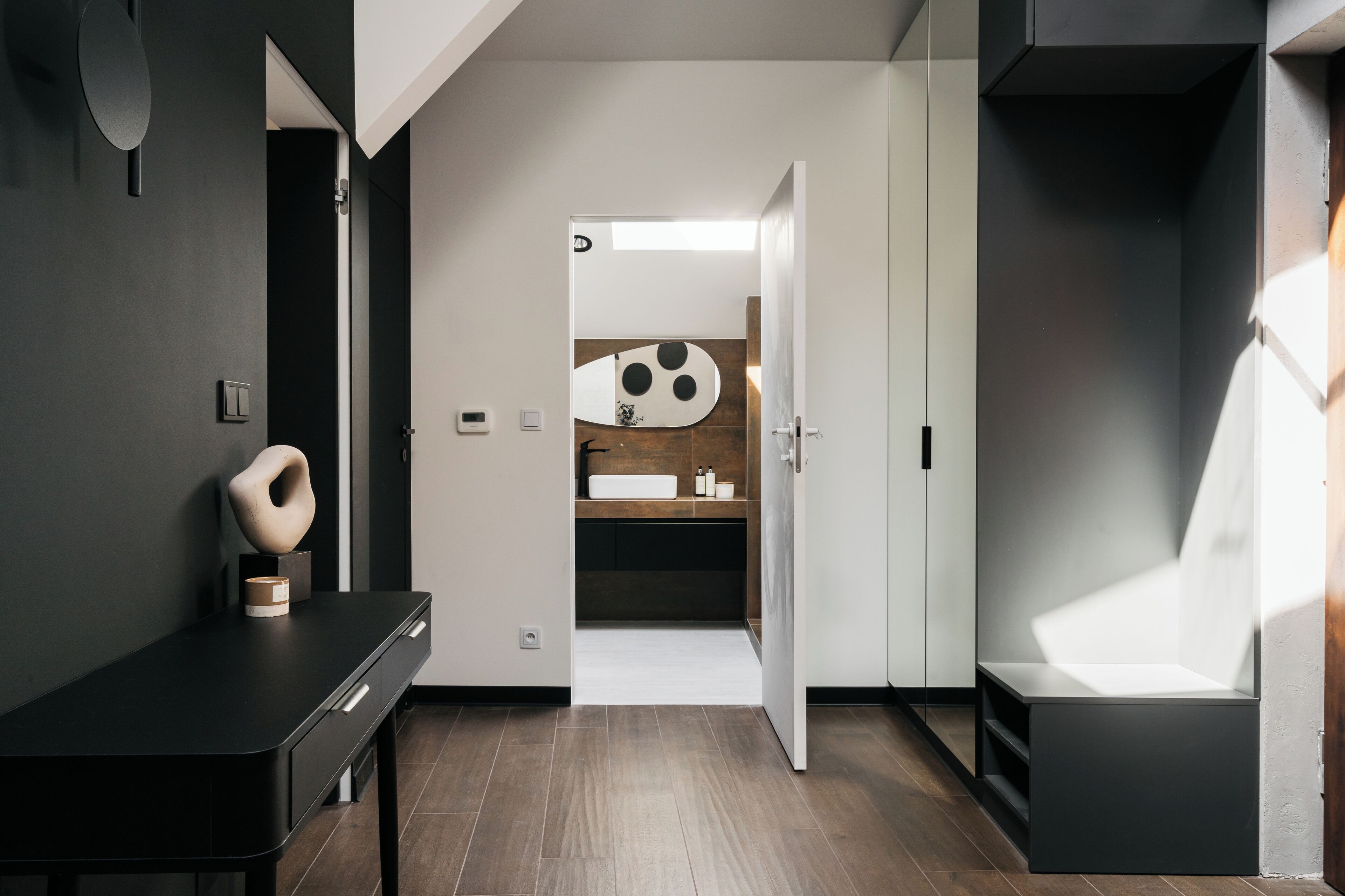 华丽公寓 | 起居区 | 55-英寸智能电视 （配备数码频道）、加热地板