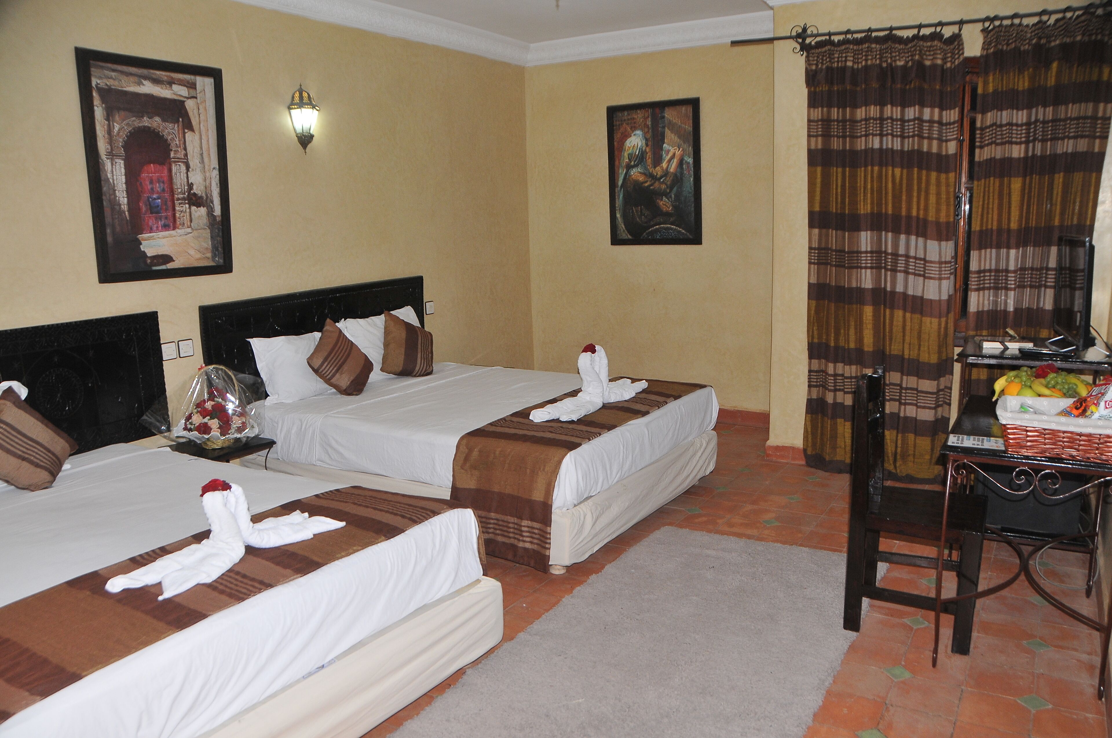12 Schlafzimmer, Schreibtisch, Reisekinderbett, kostenloses WLAN